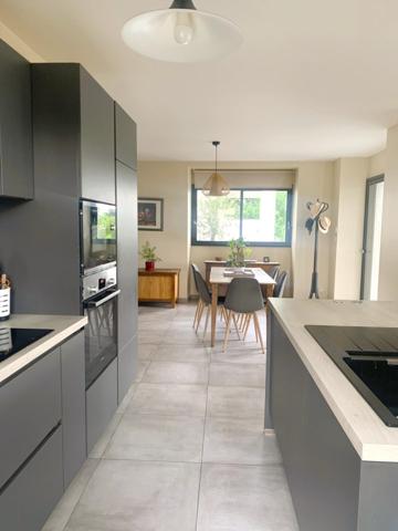 T4 avec jardin, piscine, garage, carport et caves