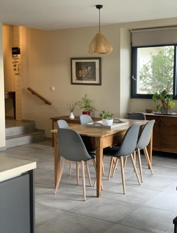 T4 avec jardin, piscine, garage, carport et caves