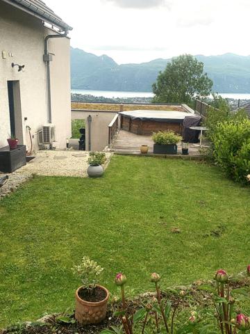 T4 avec jardin, piscine, garage, carport et caves