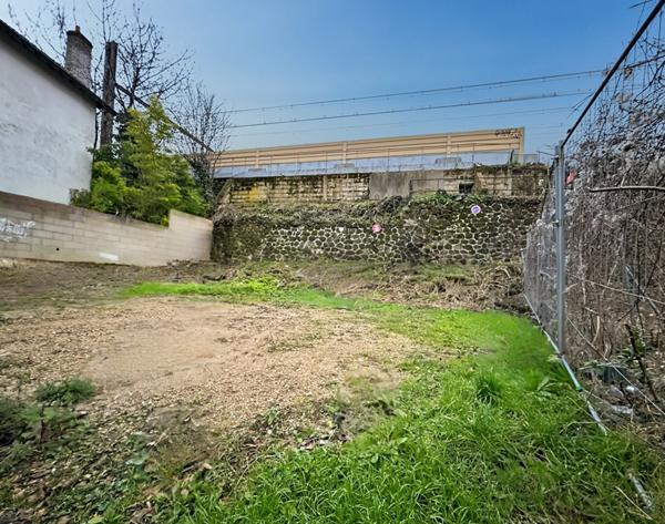 TERRAIN CONSTRUCTIBLE 142 M² VANVES