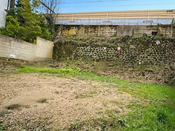 TERRAIN CONSTRUCTIBLE 142 M² VANVES