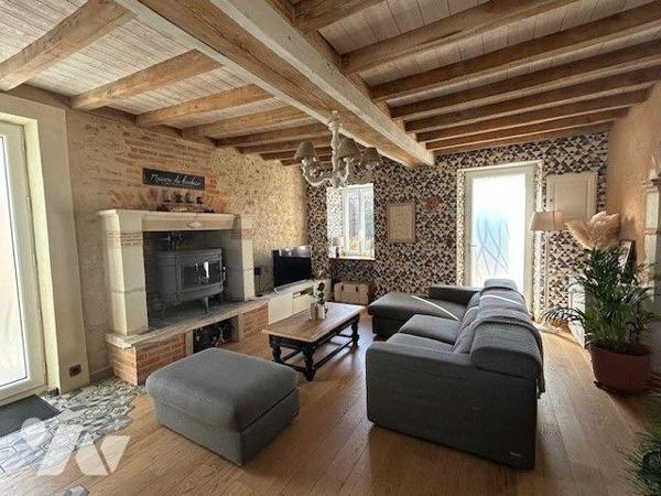 MAISON A VENDRE BAUGE EN ANJOU
10 minutes Baugé
Ravissante et confortable maison ancienne sit...