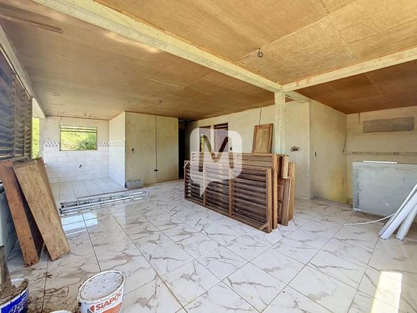 Dpt GUYANE (973), à vendre Montsinéry-Tonnegrande – Maison individuelle T6  + 2 appartements T3 de 167,84 m²