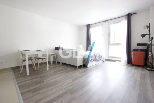 Grand studio meublé rénové Solférino , Lille