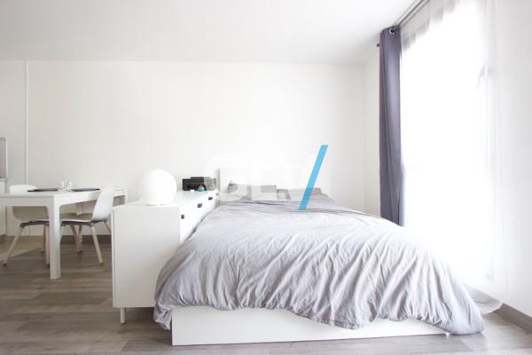 Grand studio meublé rénové Solférino , Lille