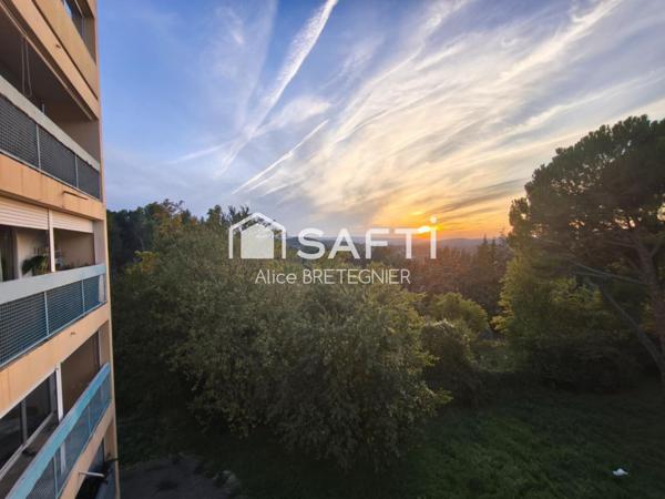 Appartement lumineux de 85m2 au 3ème étage.