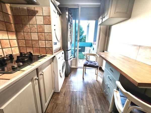 Appartement lumineux de 85m2 au 3ème étage.