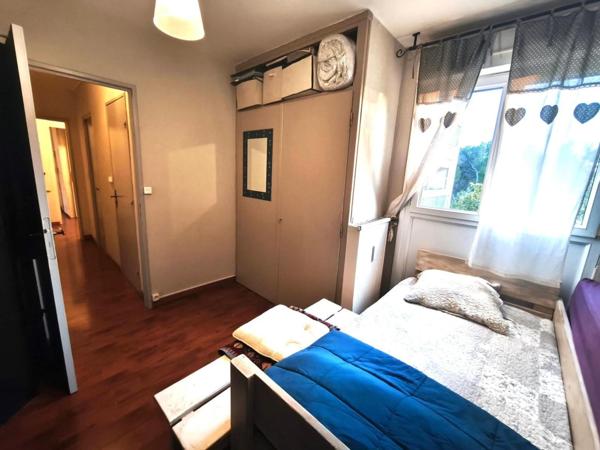 Appartement lumineux de 85m2 au 3ème étage.