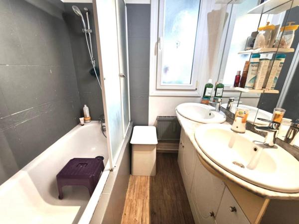 Appartement lumineux de 85m2 au 3ème étage.