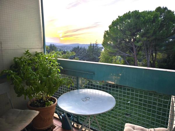 Appartement lumineux de 85m2 au 3ème étage.