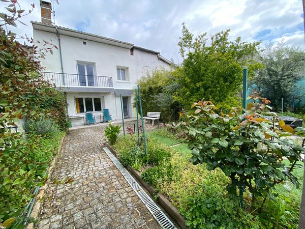 47110 SAINTE LIVRADE SUR LOT Maison de ville proche des commodités de Ste Livrade/Lot