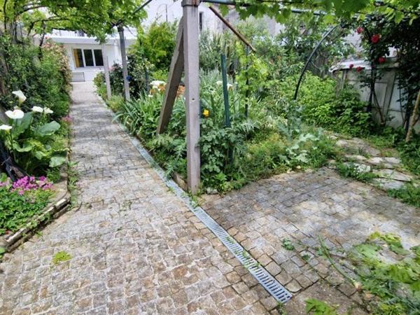 47110 SAINTE LIVRADE SUR LOT Maison de ville proche des commodités de Ste Livrade/Lot