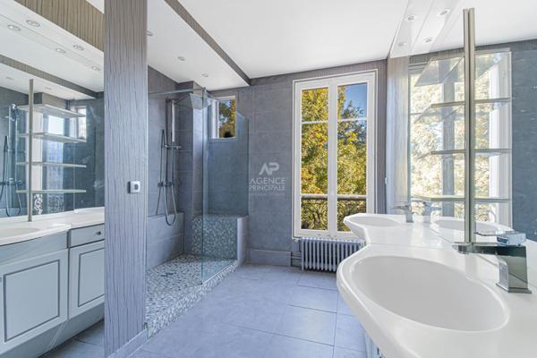 Appartement Saint Germain En Laye 5 pièces 125.40 m2 1 050 000 € **  - Référence  18579