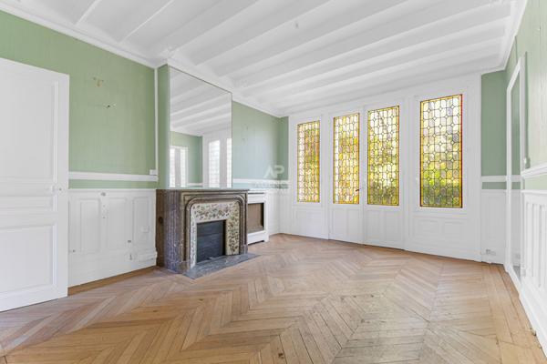 Appartement Saint Germain En Laye 5 pièces 125.40 m2 1 050 000 € **  - Référence  18579