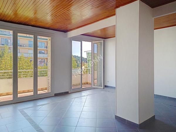 Appartement T2 - 47m² - en dernier étage - Toulon secteur Brunet