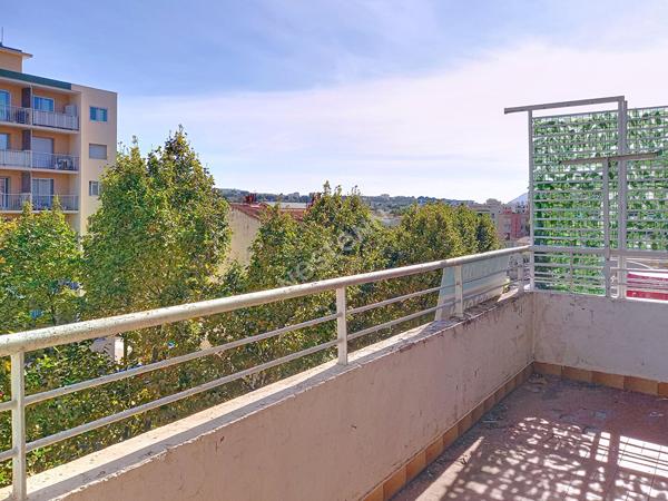 Appartement T2 - 47m² - en dernier étage - Toulon secteur Brunet