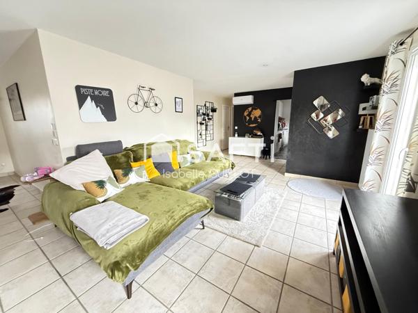 Maison 3 chambres plus bureau plus piscine