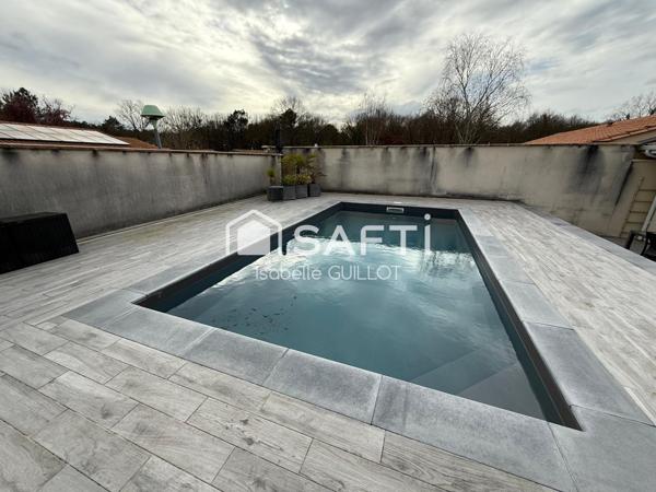 Maison 3 chambres plus bureau plus piscine