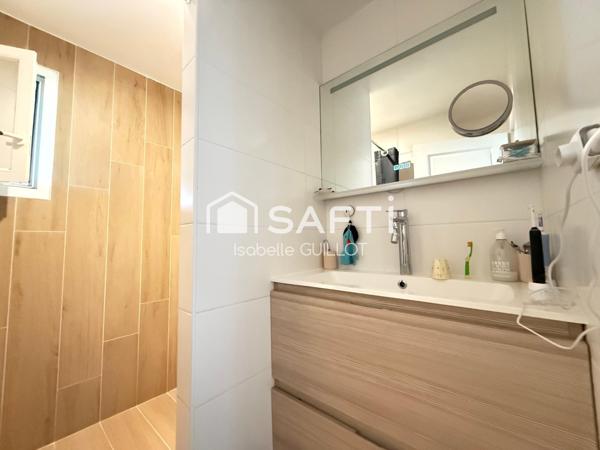 Maison 3 chambres plus bureau plus piscine