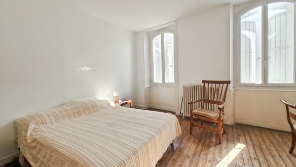 Lisle (24350) Maison de bourg rénovée 3 chambres centre Lisle, idéal pour investisseur