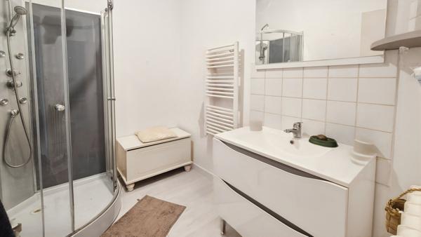 Lisle (24350) Maison de bourg rénovée 3 chambres centre Lisle, idéal pour investisseur