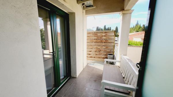 APPARTEMENT MEUBLE A CARCASSONNE AVEC TERRASSE