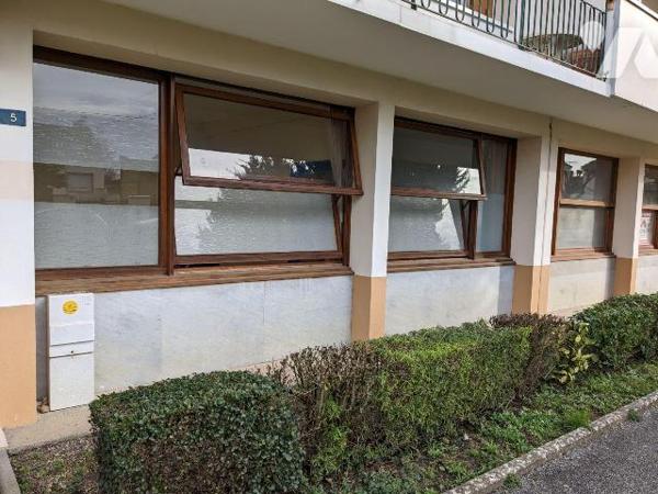 A NOGENT LE ROTROU, CENTRE VILLE,

Local commercial d'environ 41 m2 situé au rez-de-chaussée ...