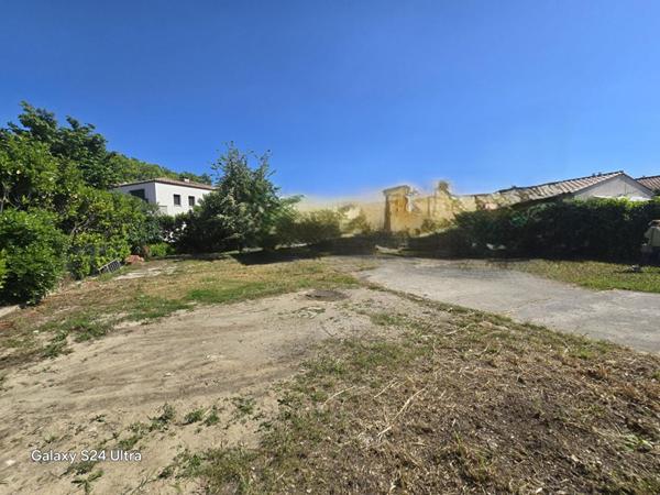 Terrain constructible  280 m² libre de construction et de constructeur avec emprise au sol de 40%