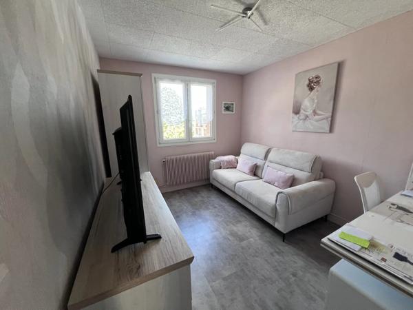 Vente                                                      Appartement
                        
                     5 pièces                      75 m2                     à Nevers