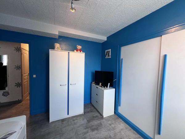 Vente                                                      Appartement
                        
                     5 pièces                      75 m2                     à Nevers