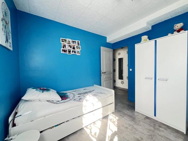 Vente                                                      Appartement
                        
                     5 pièces                      75 m2                     à Nevers