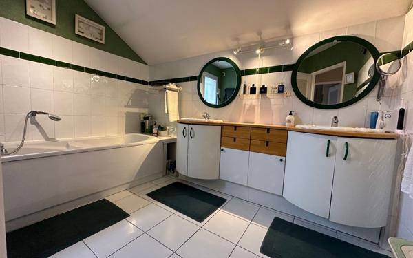 Maison à vendre    5 pièces • 123 m2 Saint-Égrève