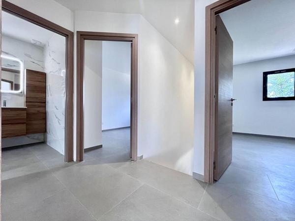 Magnifique maison neuve de 130 m²  en R+1 sur un terrain 3 faces piscinable sans vis-à-vis