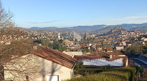 A 2.5 km du Puy en Velay, maison 5 pièces 130.06 m2 sur terrain 1160 m2