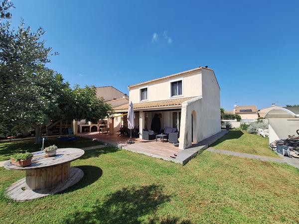À VENDRE ? MAISON TRADITIONNELLE AVEC PISCINE, JARDIN ET GARAGE