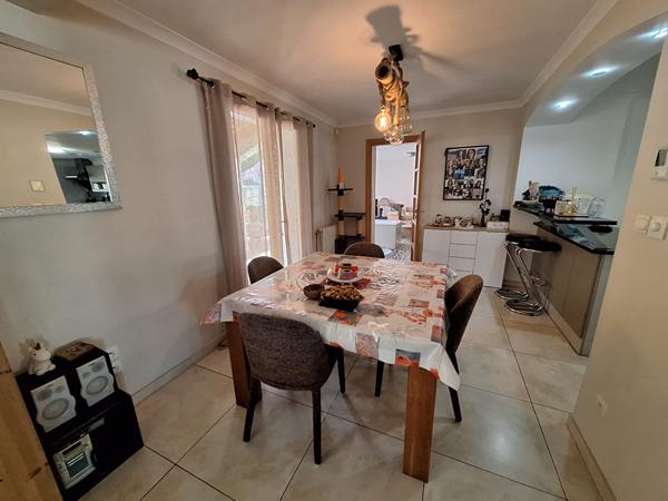 À VENDRE ? MAISON TRADITIONNELLE AVEC PISCINE, JARDIN ET GARAGE