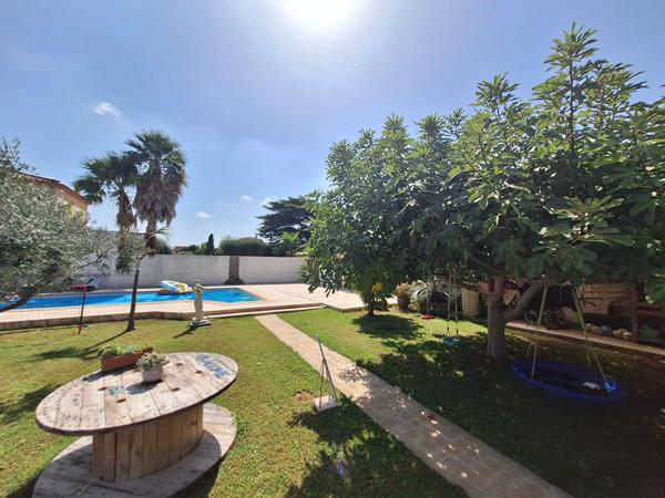 À VENDRE ? MAISON TRADITIONNELLE AVEC PISCINE, JARDIN ET GARAGE