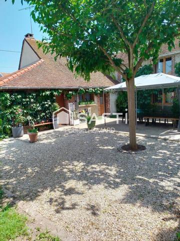 BELLE MAISON DE VILLAGE PROCHE COMMERCES ET GROUPE SCOLAIRE