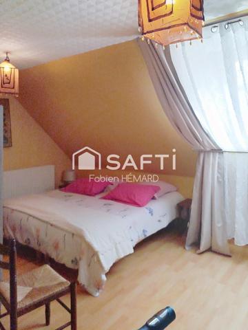 BELLE MAISON DE VILLAGE PROCHE COMMERCES ET GROUPE SCOLAIRE