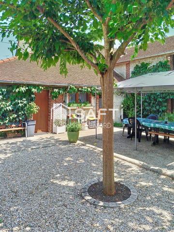 BELLE MAISON DE VILLAGE PROCHE COMMERCES ET GROUPE SCOLAIRE