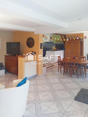 BELLE MAISON DE VILLAGE PROCHE COMMERCES ET GROUPE SCOLAIRE