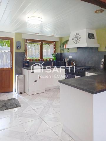 BELLE MAISON DE VILLAGE PROCHE COMMERCES ET GROUPE SCOLAIRE