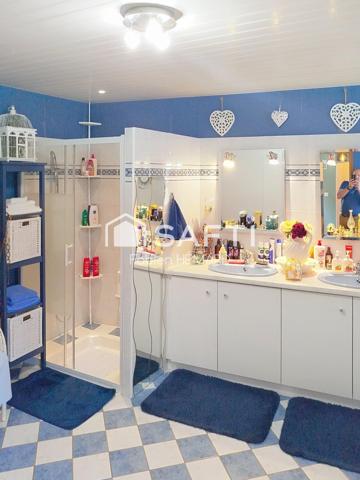 BELLE MAISON DE VILLAGE PROCHE COMMERCES ET GROUPE SCOLAIRE