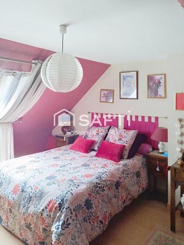 BELLE MAISON DE VILLAGE PROCHE COMMERCES ET GROUPE SCOLAIRE