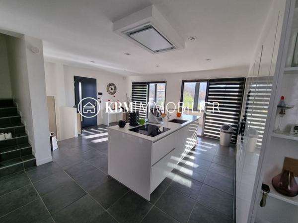 SUPERBE VILLA MODERNE T5 DE 132M2 AVEC BEL EXTERIEUR ET PISCINE - SECTEUR LES ROUBAUDS