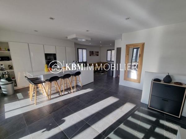 SUPERBE VILLA MODERNE T5 DE 132M2 AVEC BEL EXTERIEUR ET PISCINE - SECTEUR LES ROUBAUDS