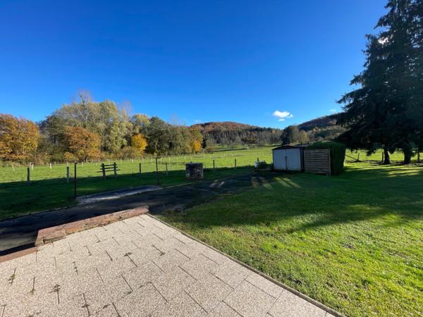 Maison F6 sur sous sol avec terrasse, terrain, garage et parking