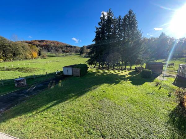 Maison F6 sur sous sol avec terrasse, terrain, garage et parking