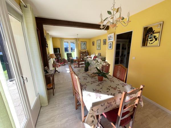 Maison F6 sur sous sol avec terrasse, terrain, garage et parking