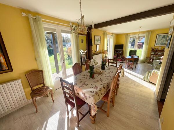 Maison F6 sur sous sol avec terrasse, terrain, garage et parking